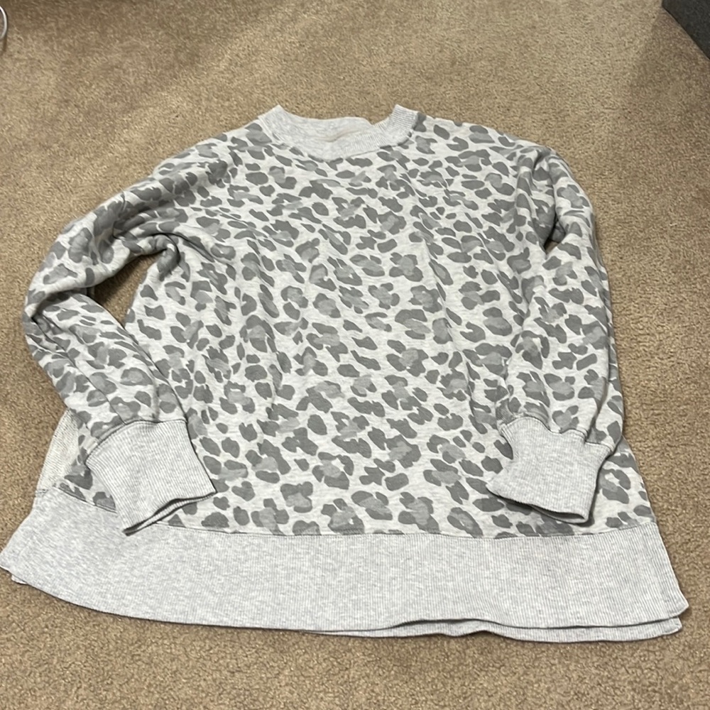 Arie, oversized crewneck, good condition, small